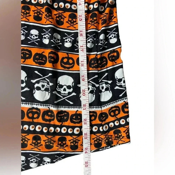 No Boundaries NOBO Long Sleeve Halloween SKULL CROSSBONES Top - Picture 3 of 5